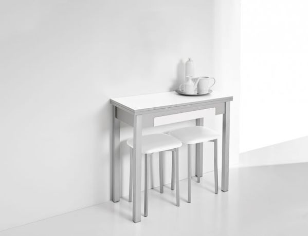 mesa y taburetes