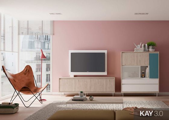 salón con pared rosa